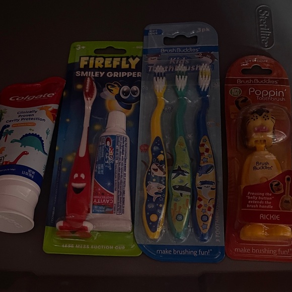 Kids Toothbrush and Toothpaste bundle - Picture 1 of 5